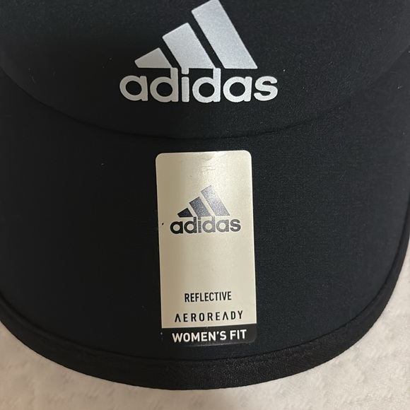 Womem’s Adidas black reflective visor new - Picture 2 of 3